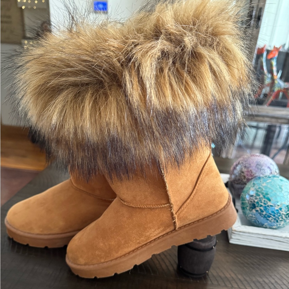 Side 7 brown fur boots. No stains!